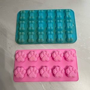 Dog Paw Print & Bone Silicone Baking Molds